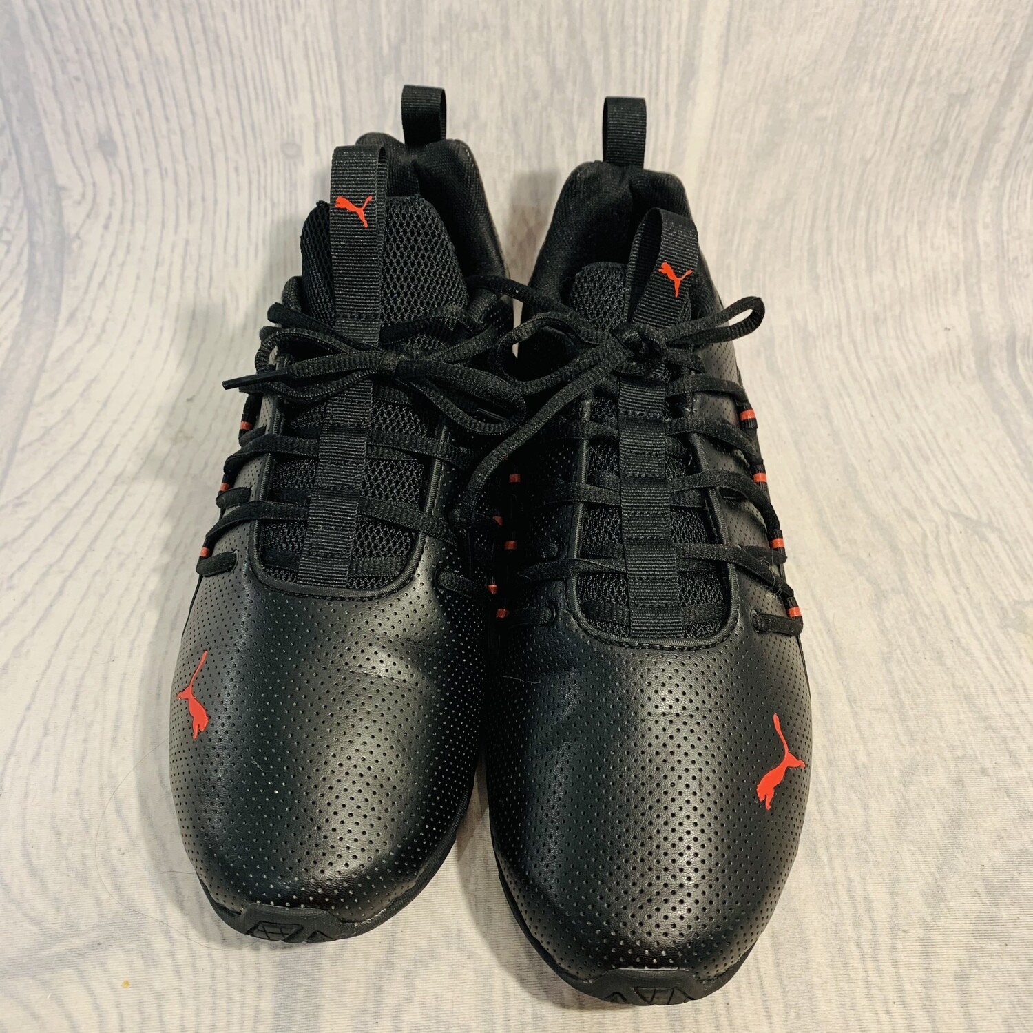 Size 10 Puma Axelion Perf Training Shoe Black/Red