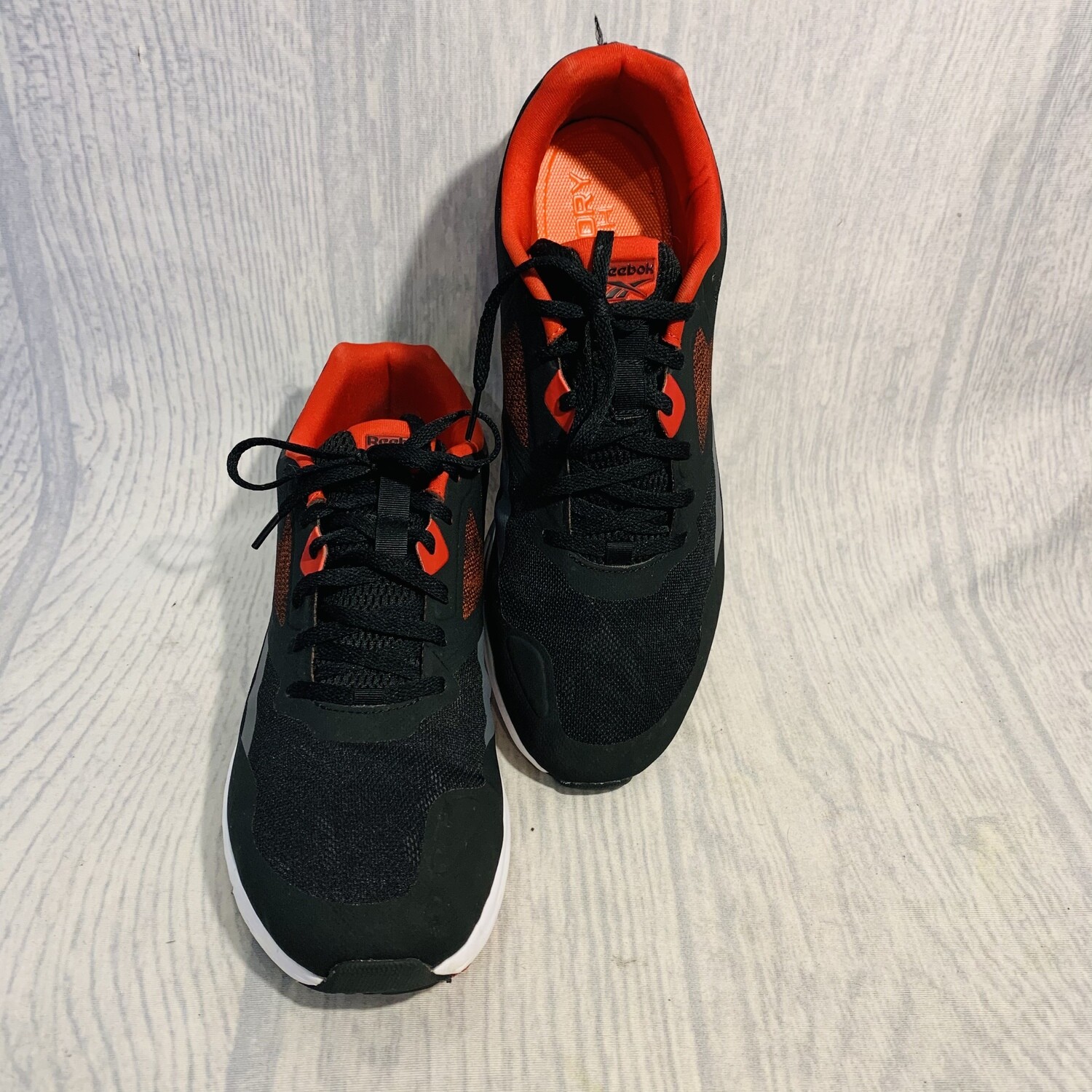 Size 10 Reebok Runner 4 Running Shoe Black/Red