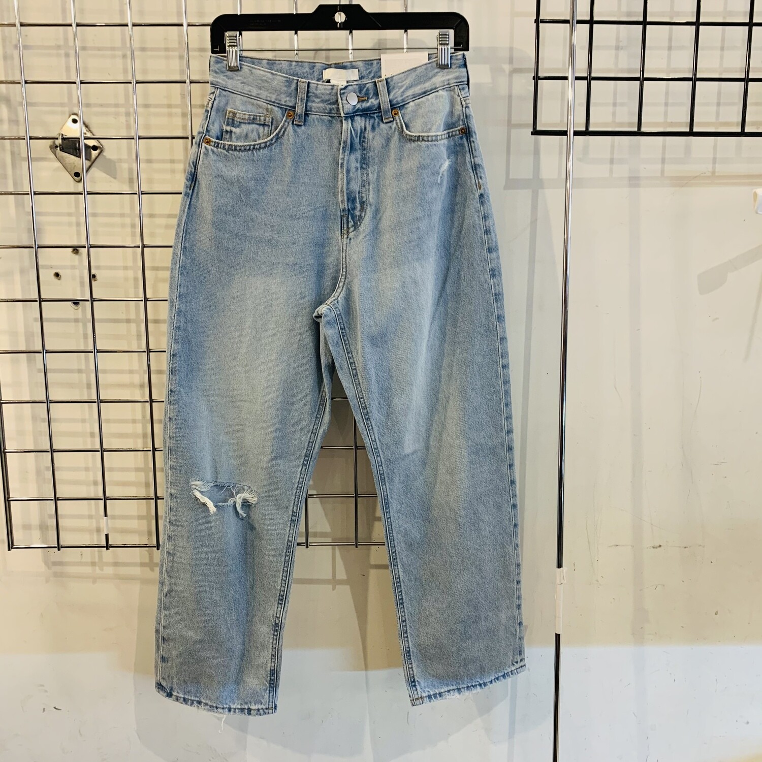Size 6 H&M Straight Button-Fly Ankle Jean