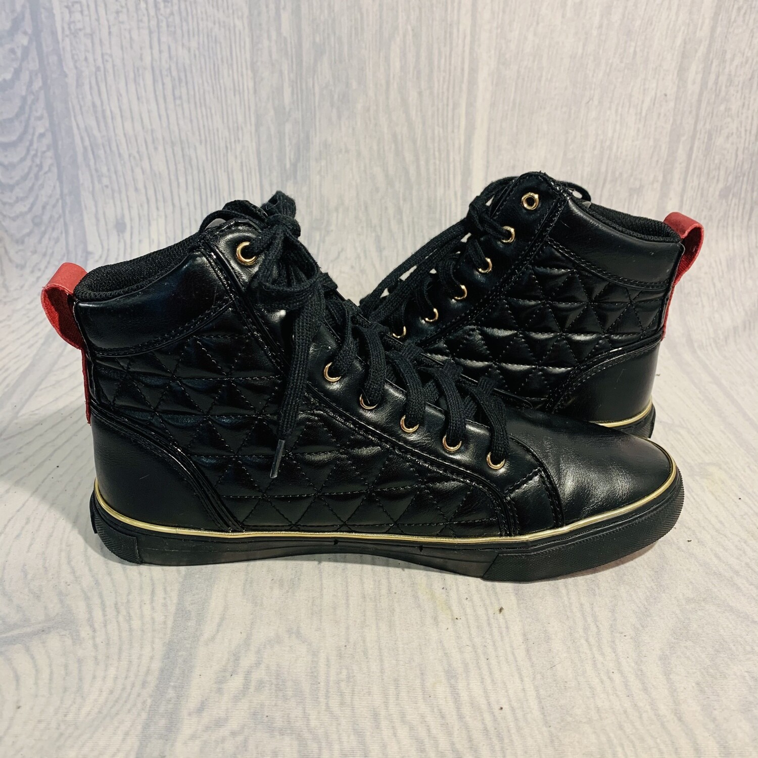 Size 9.5 Guess Melo Quilted High-Top Sneaker