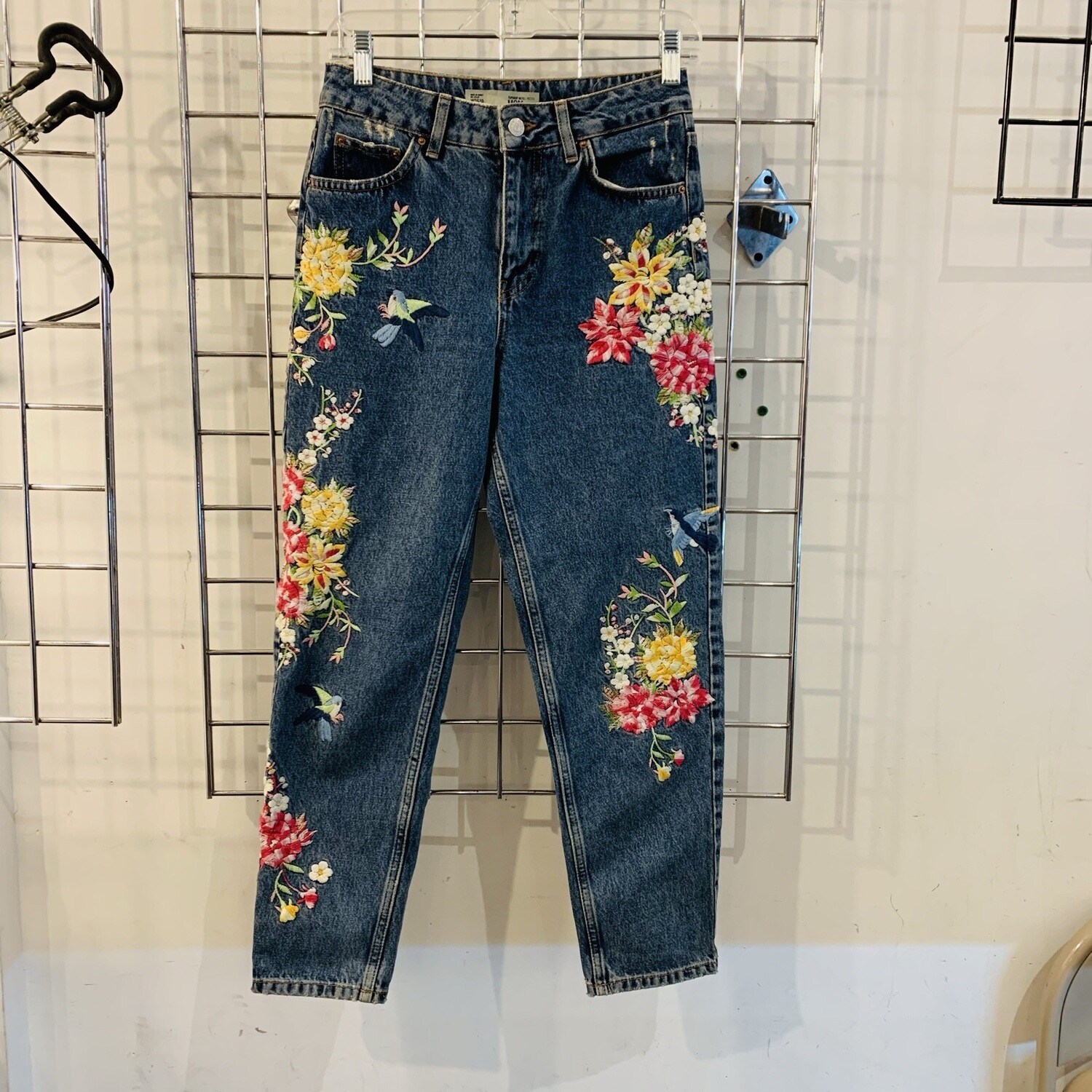 Size 26 Topshop Moto Embroidered Mom Jean