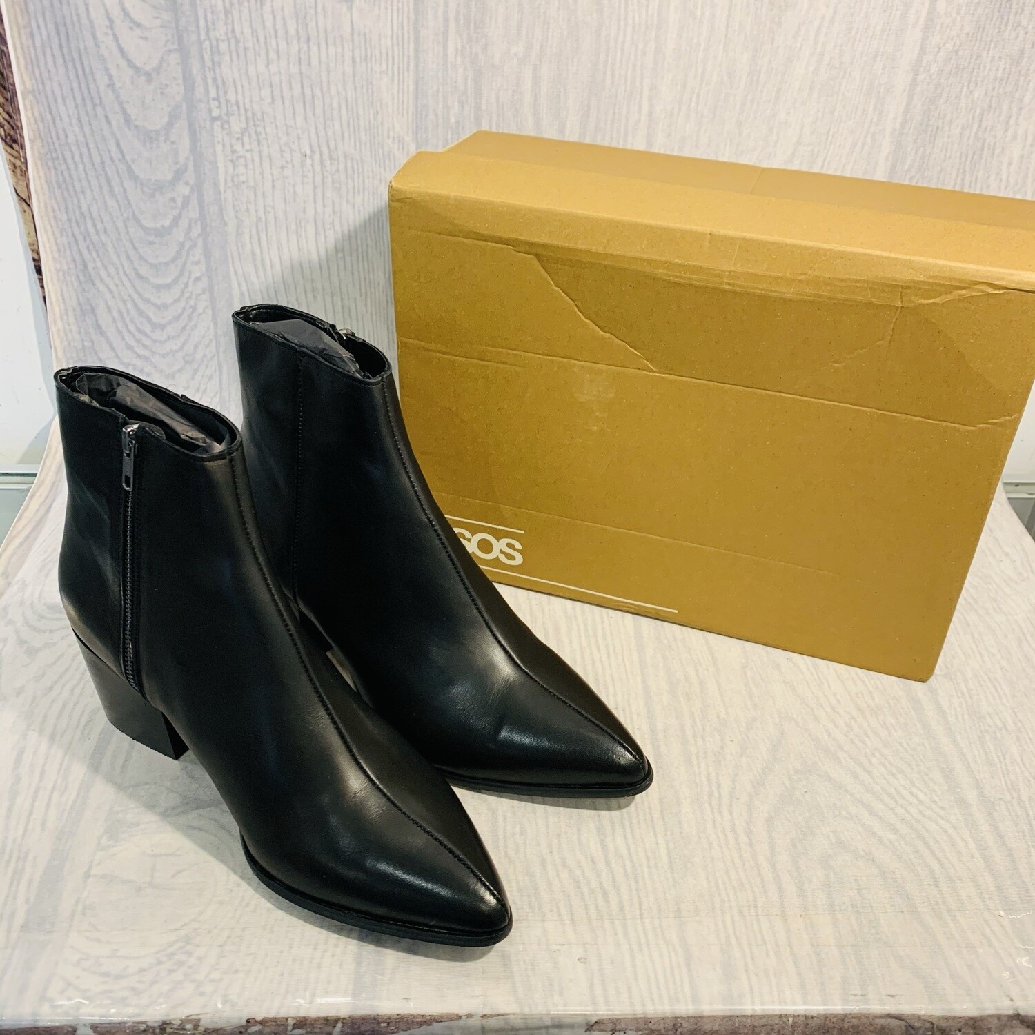 UK 9/US 10 ASOS Design Heeled Chelsea Leather Boot