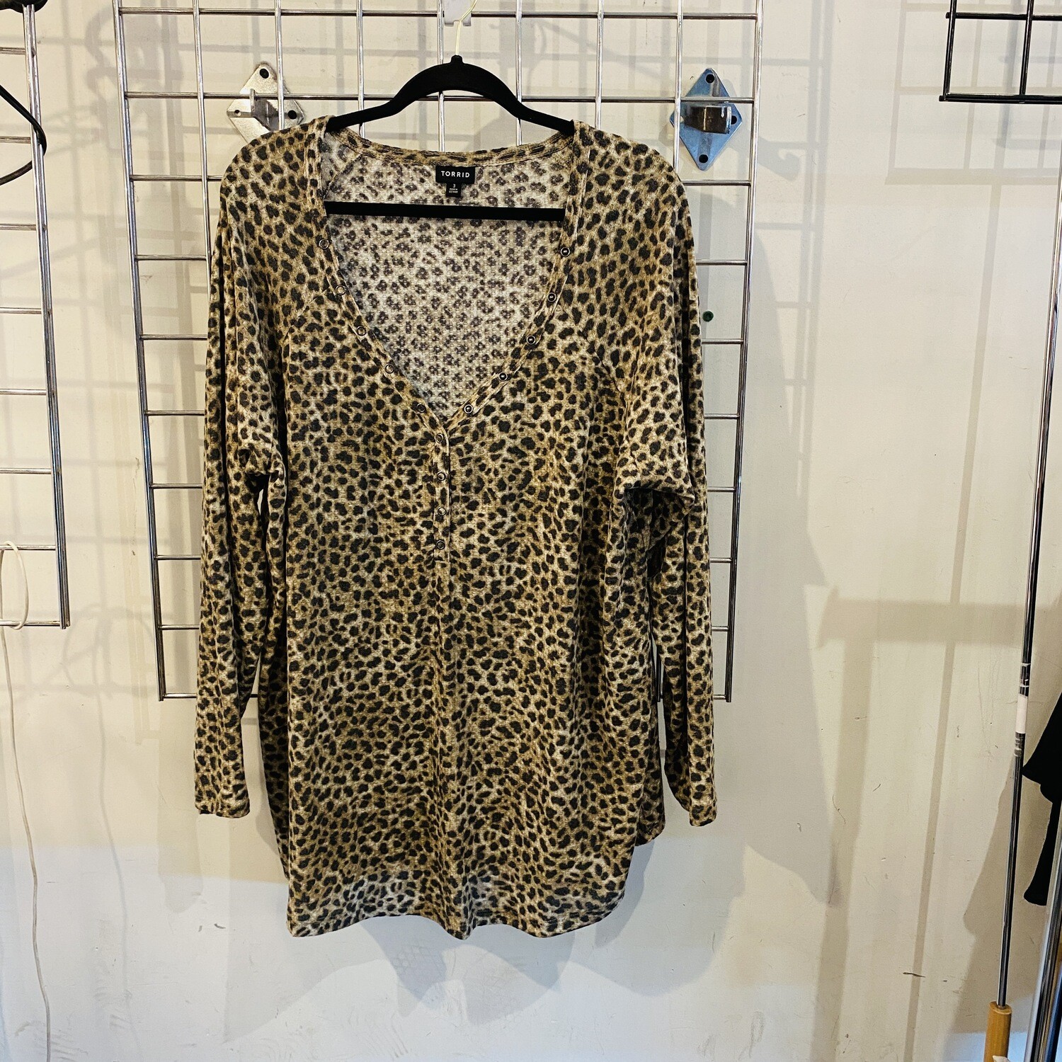 Size 3X Torrid Leopard Waffle Knit Henley Top
