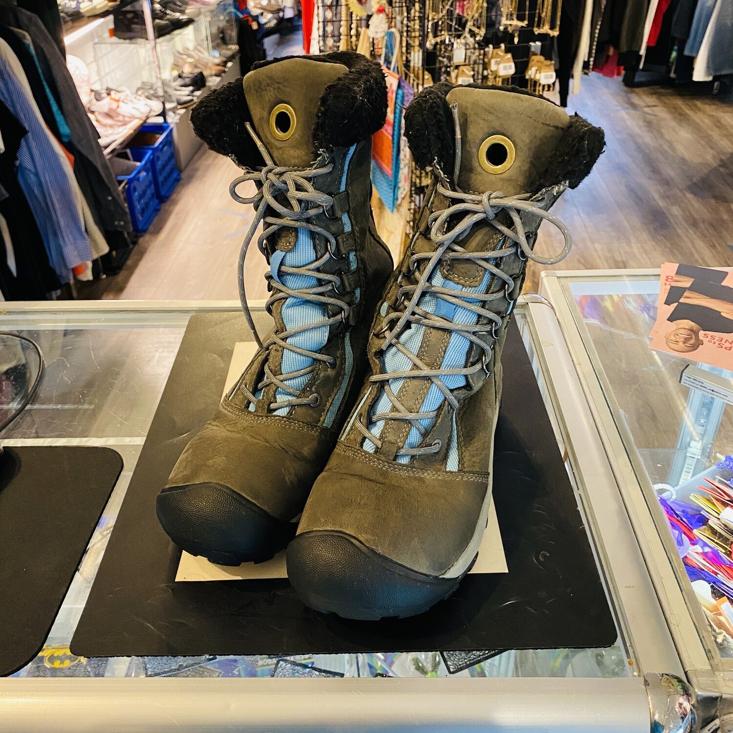 Size 8.5 Keen Hoodoo Winter Boot