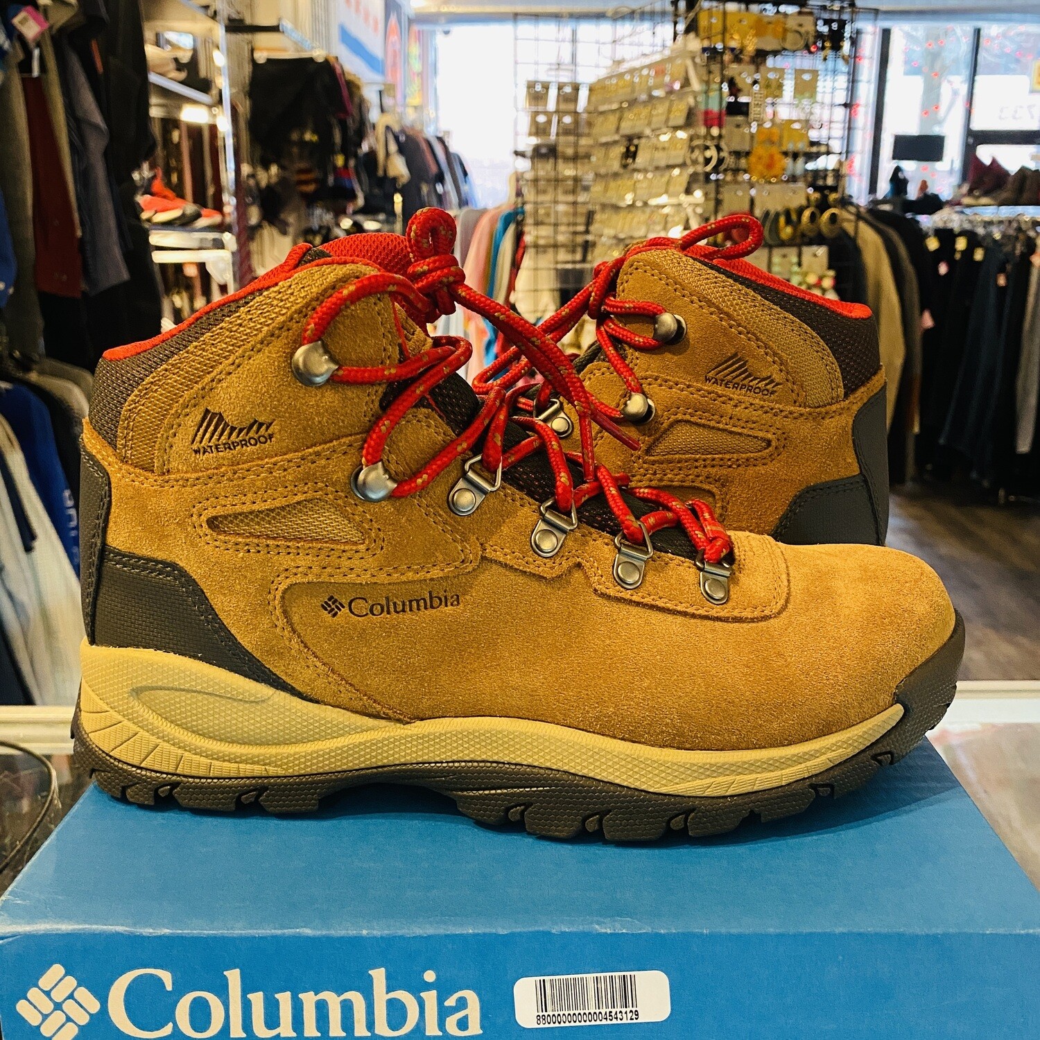 Size 9.5 Columbia Newton Ridge Plus Waterproof Amped Boots