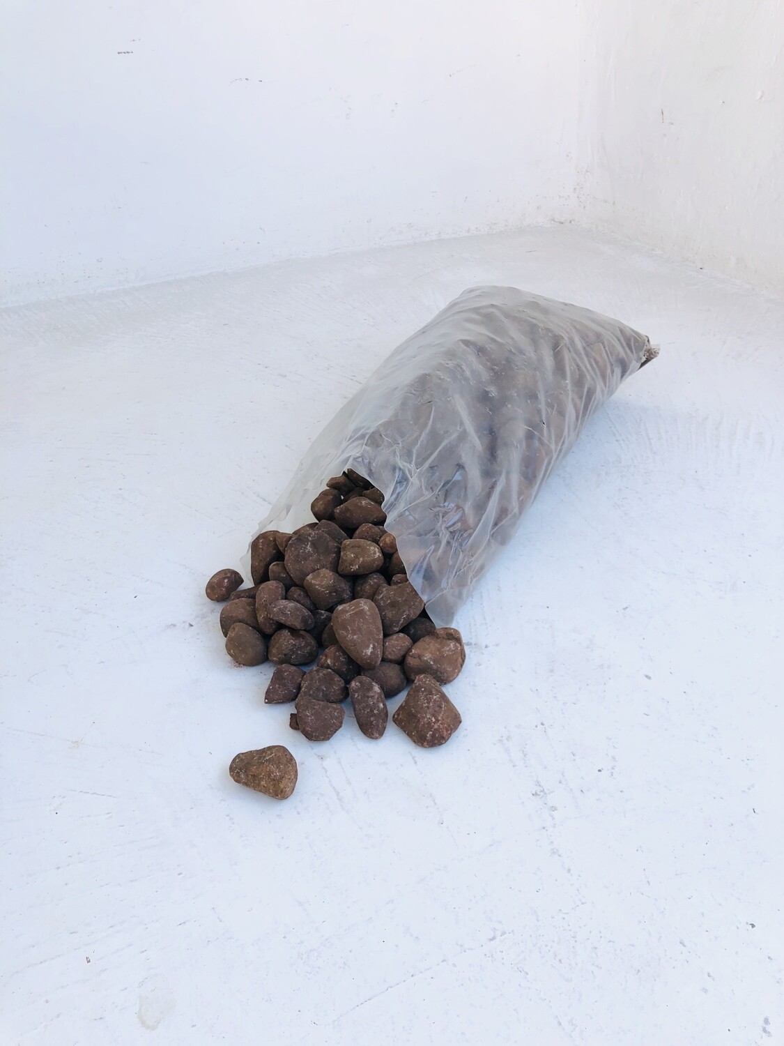 Brown Pebbles Small 30-40mm 300 x 600mm bags between 18 and 20kg