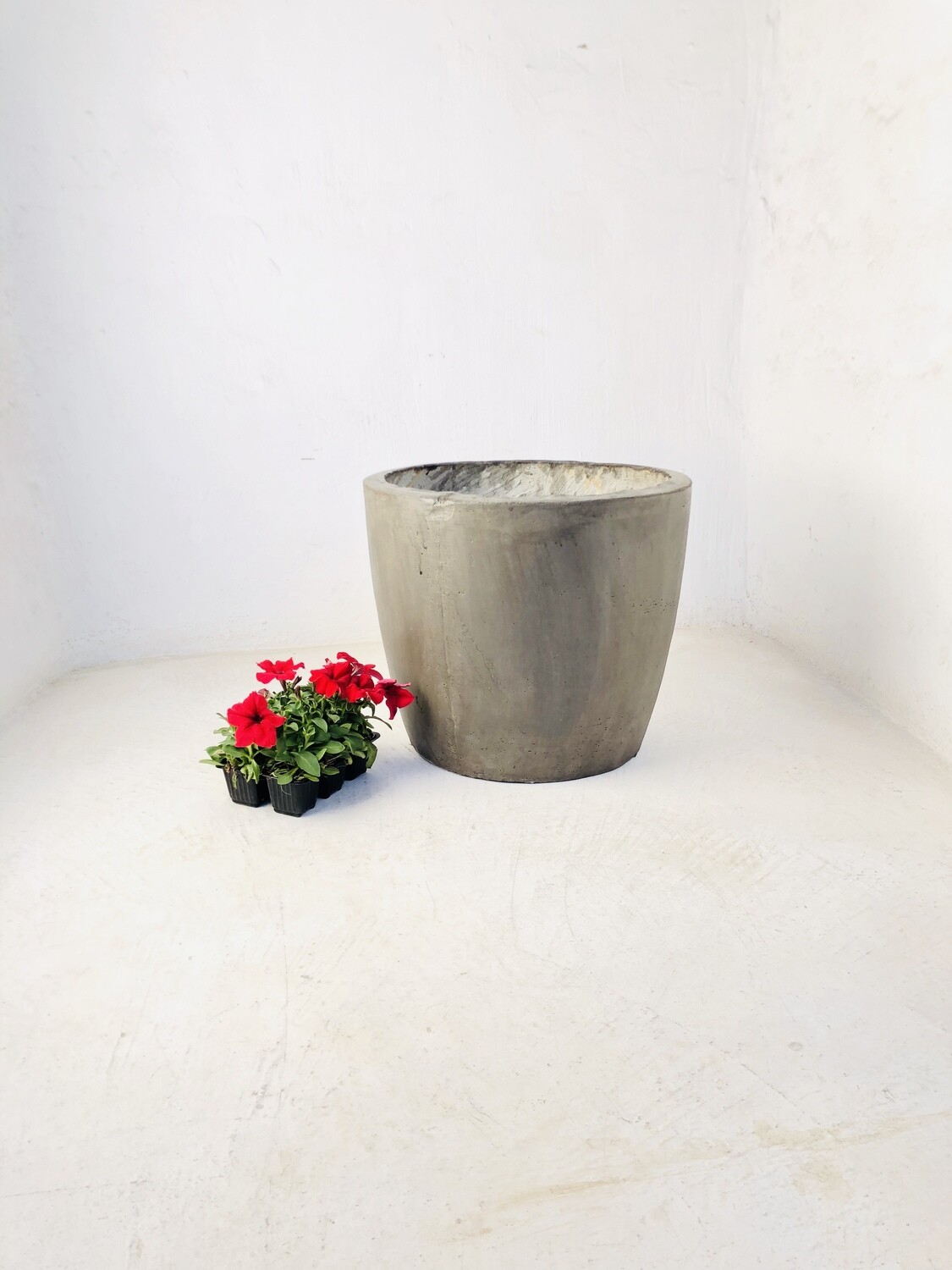 Bug Pot Medium Weathered Finish - H400mm x W430mm - 21kg