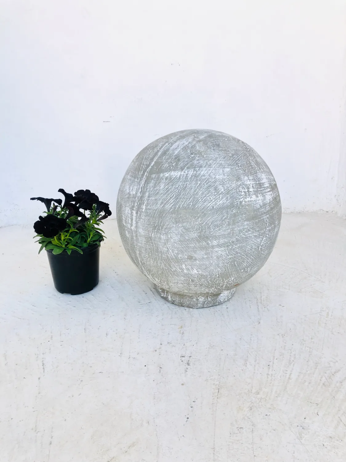 Fountain Ball Medium Whitewash Finish - H420mm x W380mm - 13kg - Hollow Lightweight