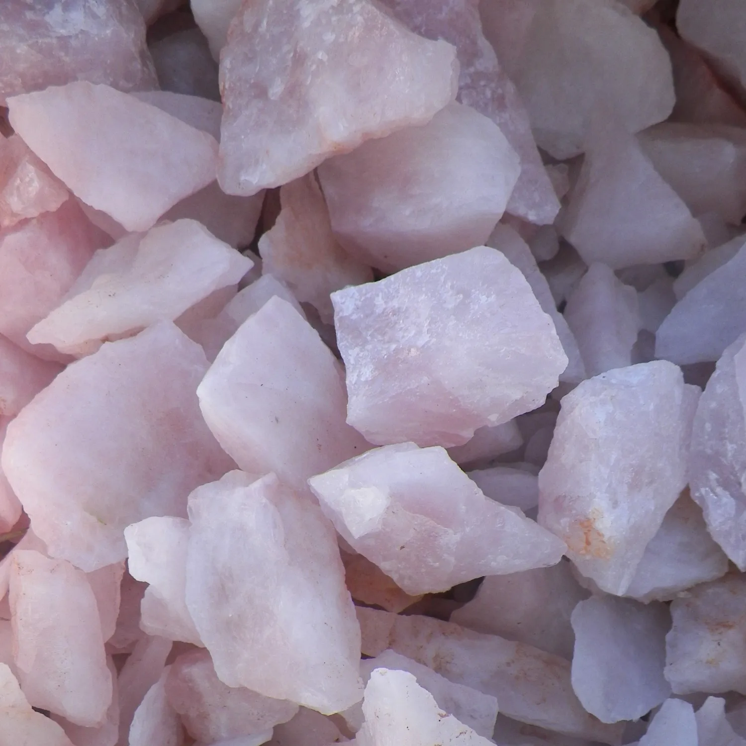 Rose Quartz Small 45-70mm 300x600mm bags between 15-20kg