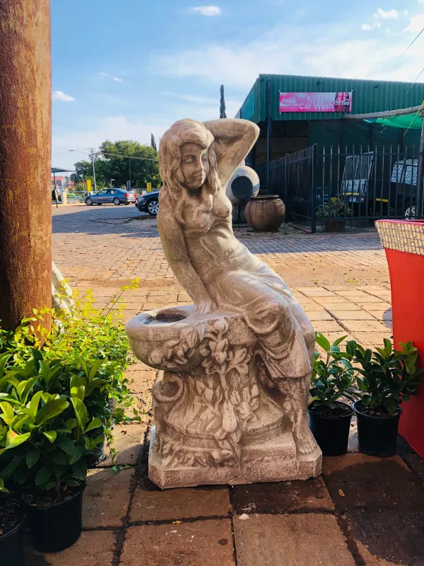Queen Elizabeth Statue Whitewash Finish - H1200mm x W600mm - 210kg