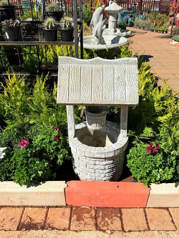 Wishing Well Mini Fountain Whitewash Finish - H850mm x W455mm - 76kg