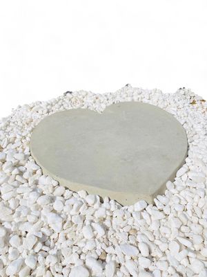 Heart Paver LARGE Cement - 430x50mm - 14Kg