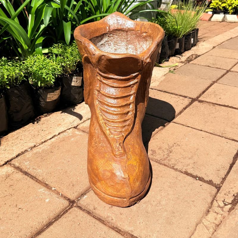 Shoe Planter Honey Clay Finish - L560mm x H350mm x W310mm - 17kg