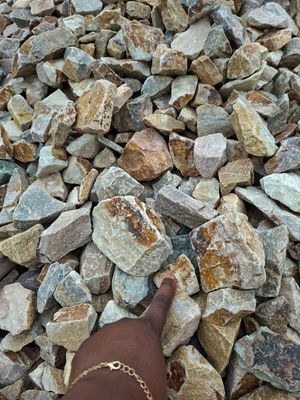 Caramel Mini Dumprock -80 + 40mm 300x600mm bags between 15-20kg