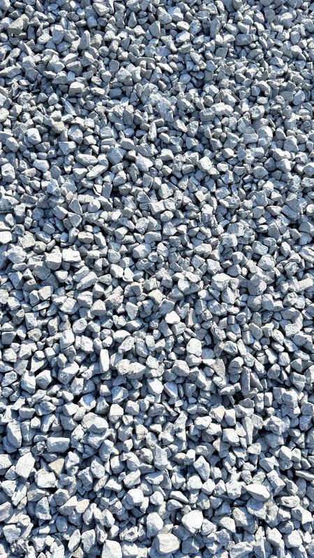 Black Crush 20mm 300x600mm bags between 18-20kg