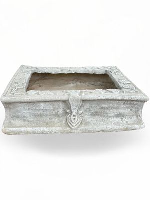 Lock Suitcase Planter Whitewash Finish - L610mm x W570mm x H120mm - 20kg Lock Suitcase Planter Whitewash Finish - L610mm x W570mm x H120mm - 20kg