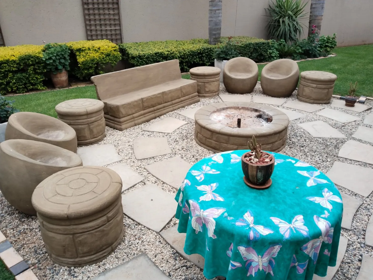 One Bench And Bubble Chair Fire Lounge Set "Light Brown"