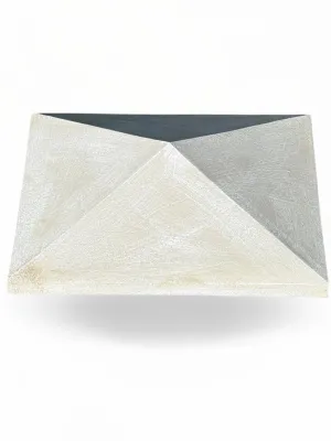 Pyramid Cap Whitewash Finish L700mm x W500mm x H250mm 84kg