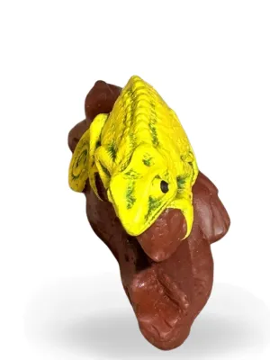 Chameleon On Stump Painted Medium Lenght:160mm Height:80mm Width:60mm Weight:0.40kg