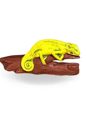 Chameleon On Stump Painted Medium Lenght:160mm Height:80mm Width:60mm Weight:0.40kg