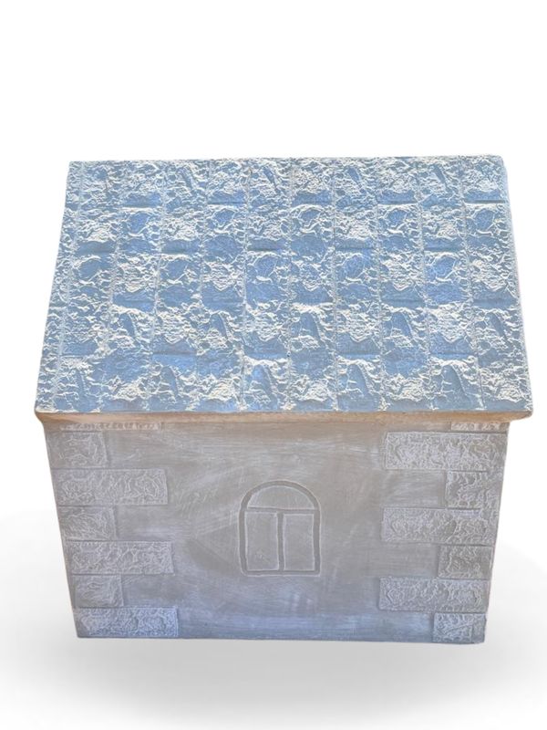 Classic Concrete Dog House Large Whitewash Finish Length:810mm Width:720mm Height:860mm
