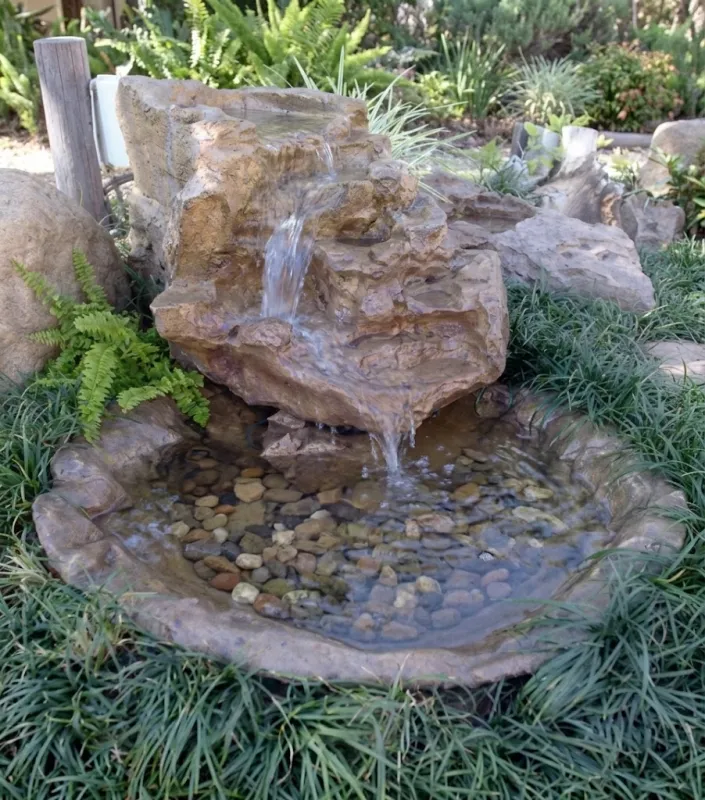 Cliff Top &amp; Med Pond​ 0.90Width 1.3Depth 0.50Height (CM) -52KG​