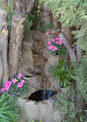 Fibreglass Meander Falls &amp; Pond "Corner Unit" Length:1540mm Width:1500mm Height:1250mm Volume:70Liters