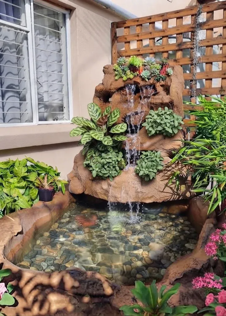 Fibreglass Mountain Falls &amp; Howick Pond &amp; Support Length:2500mm Width:1740mm Height:1800mm Volume:340Liters