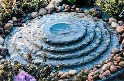 Fibreglass Bubble Rock &amp; Pond Length:910mm Width:910mm Height:280mm