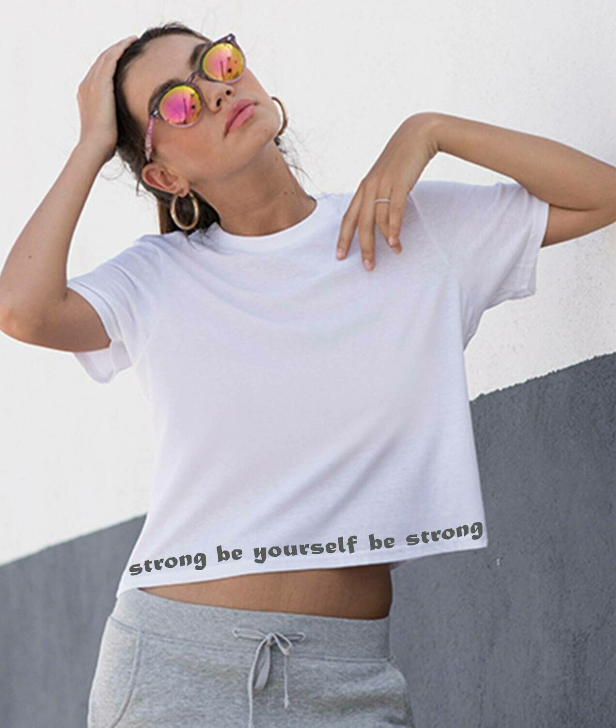 Cropped Boxy T "be strong be yourself"