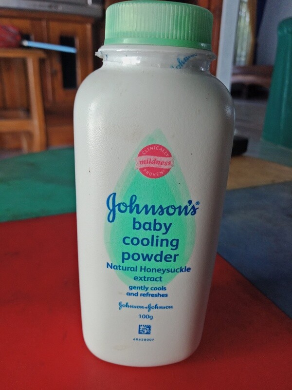 Johnson&#39;s Baby Cooling Powder