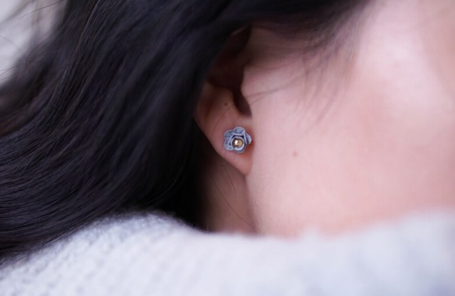 3E1 White Rosa Earring