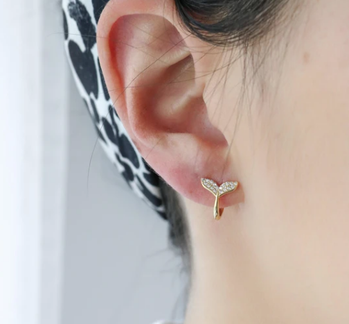 Auri Huggie Earrings-Gold