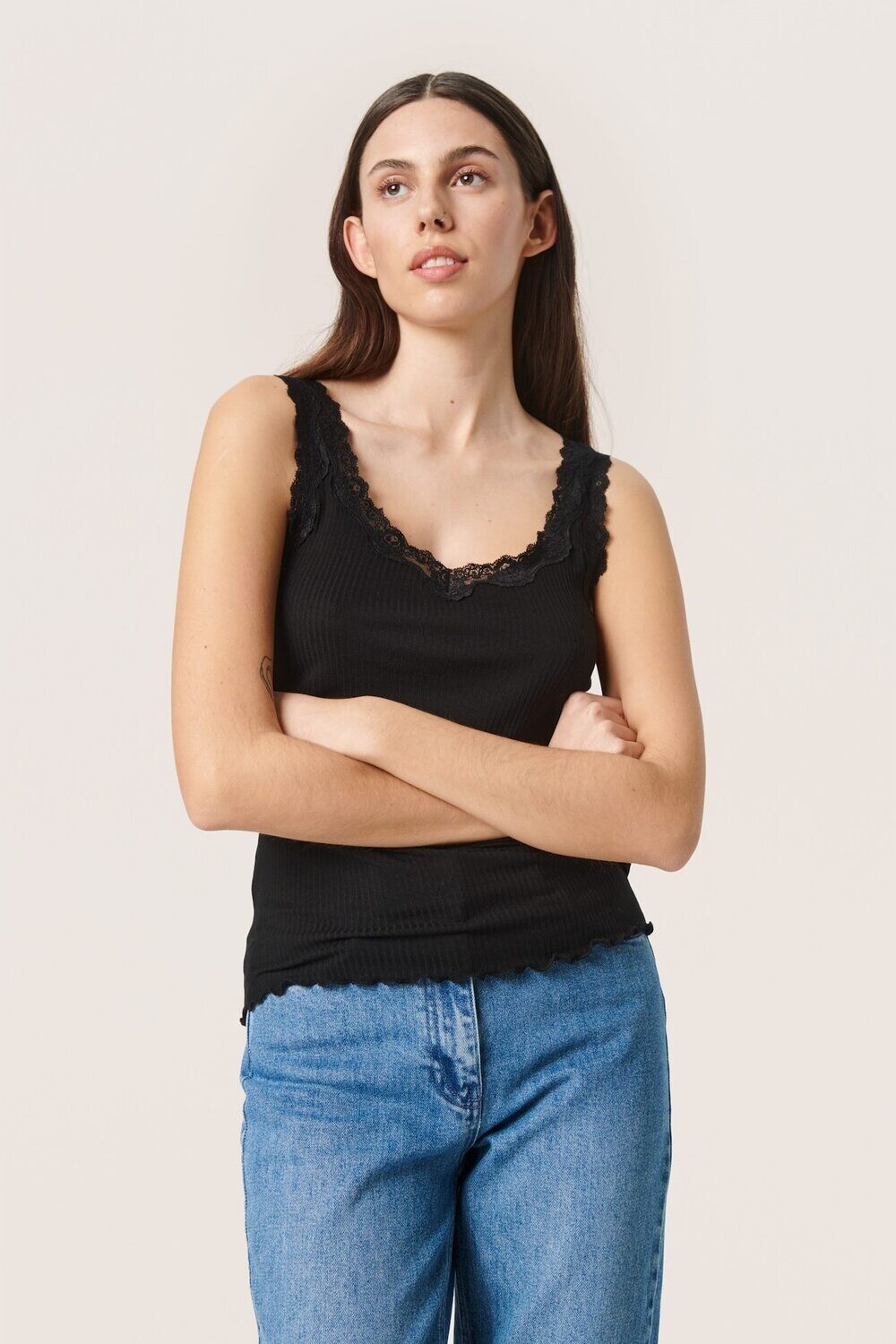 30406176 Leandra Singlet-Black