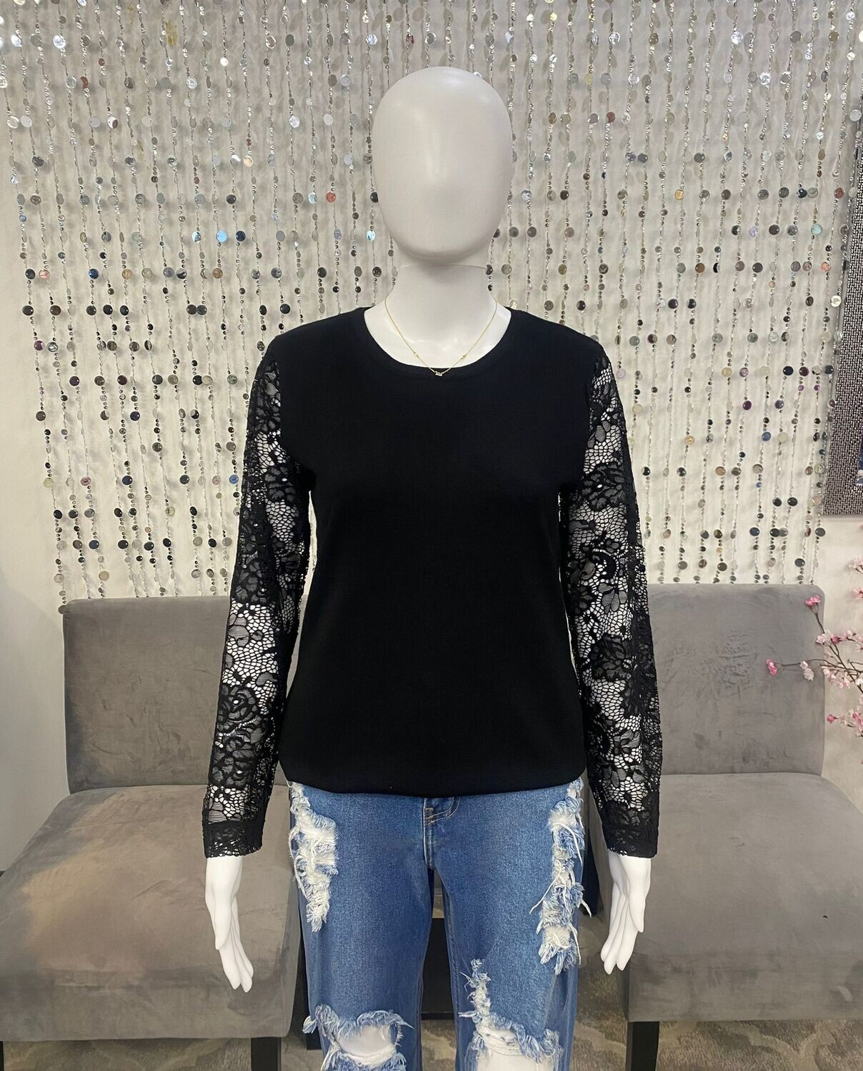 F235 Moffi Lace Pullover-Black