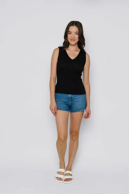 1000 Joelle Textured Vee Tank-Black