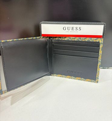 22C041 G Cube Passcase-Green Multi