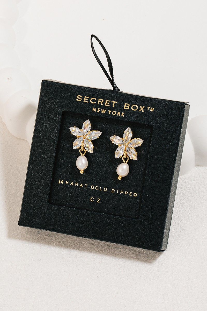 SB110104 Star and Pearl Stud Earrings-Gold