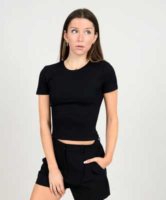 53T151S11 Roxi SS Crew Neck-Black