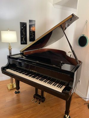 New in 2005 Kawai RX-2 Grand (5&#39;10&quot;) Piano  - Immaculate.