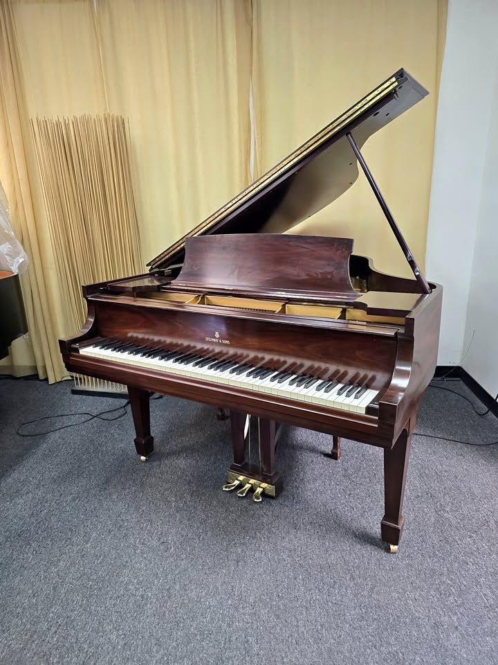 Steinway &amp; Sons Model M Grand Piano - Beautiful Satin Wood Finish