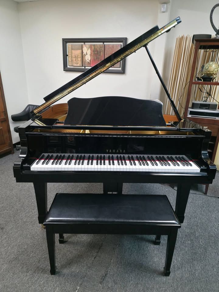 YAMAHA Baby Grand (5&#39;3&quot;) Piano w/ Disklavier Player. Must See!!