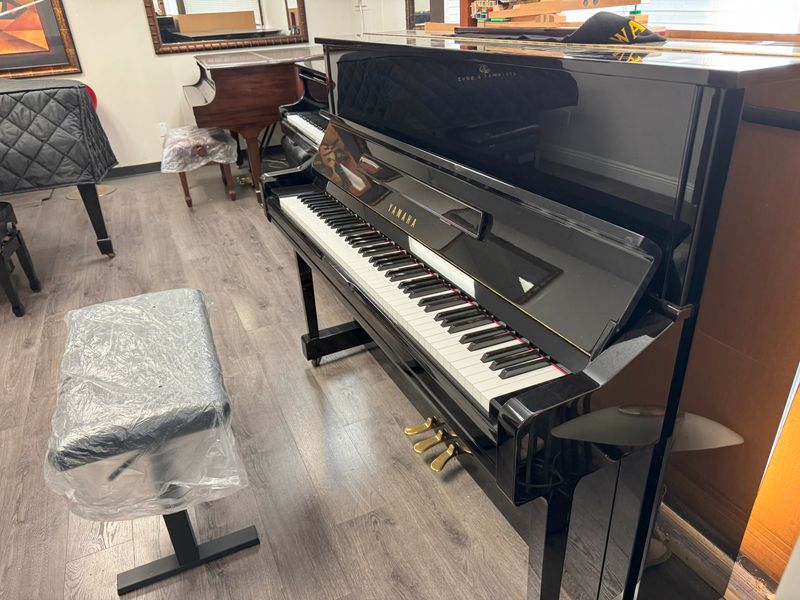 2001 YAMAHA YU1 / U1 (48&quot;) Upright Piano. Beautiful Sound &amp; Touch. Must See!! Compare to Yamaha YUS1 Upright Piano.