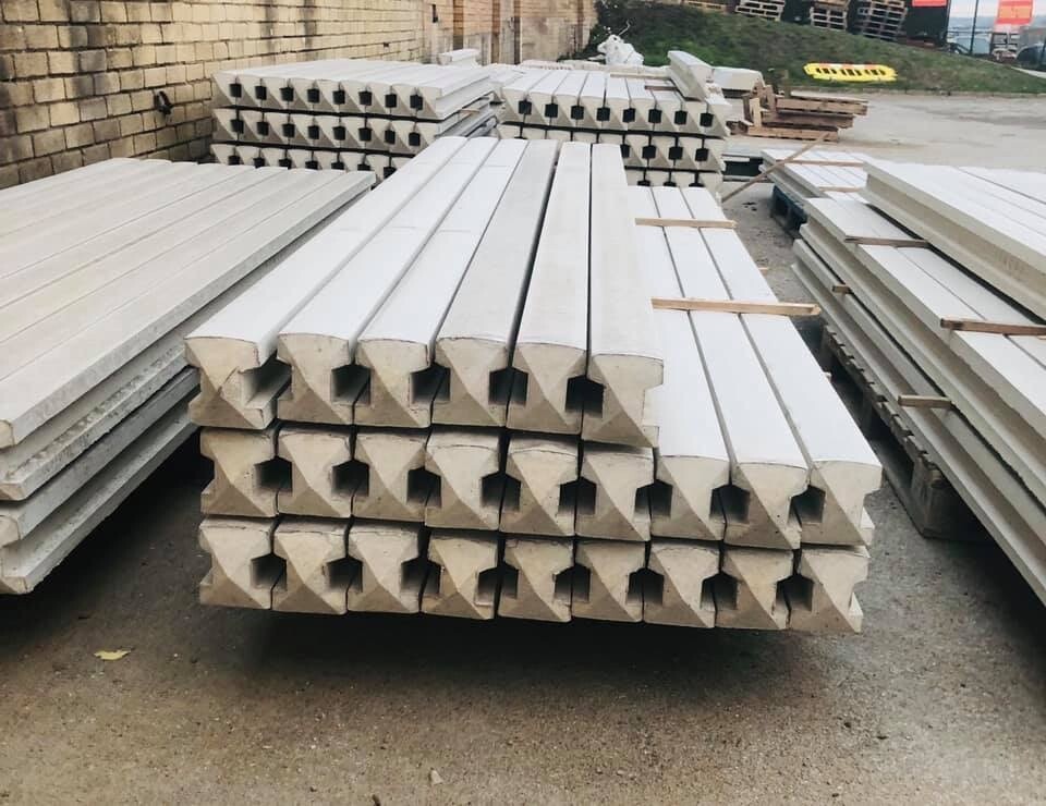 Reinforced Intermediate concrete fence posts