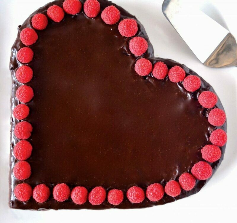 Tarta inima cu ciocolata si zmeura