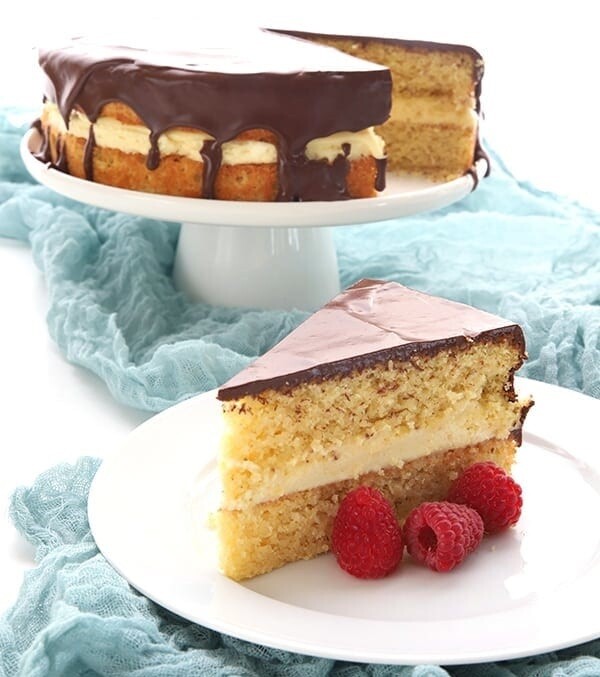 Tort cu crema de vanilie si glazura de ciocolata keto