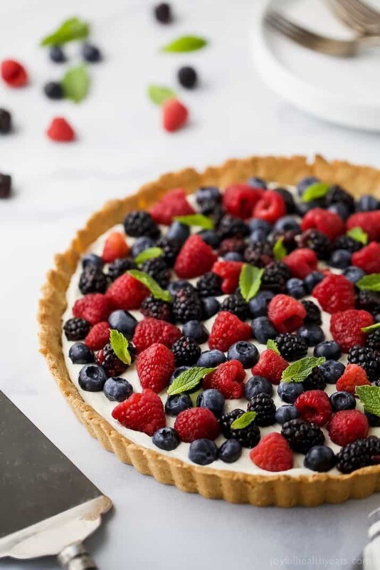 Tarta cu multe fructe de padure