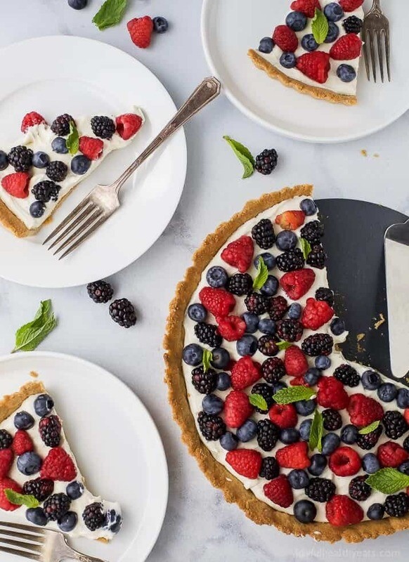 Tarta cu multe fructe de padure