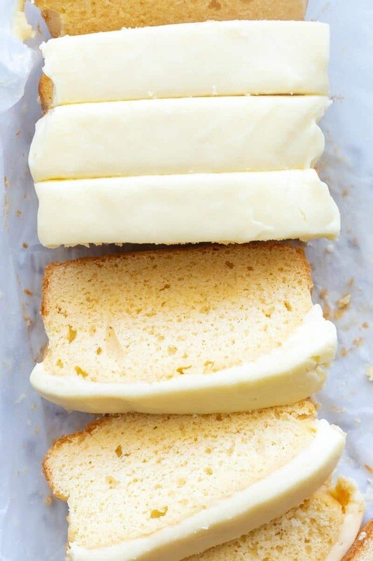 Chec keto cu glazura din crema de branza