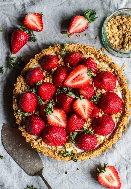 Tarta cu capsuni si crema de cocos